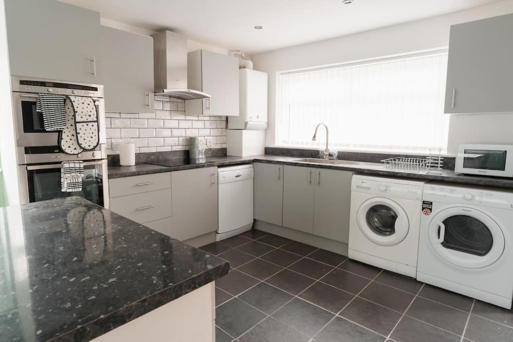 Prenton House, 3Br Close To Liverpool Birkenhead Exteriér fotografie