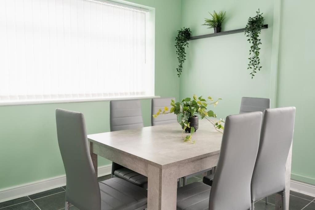 Prenton House, 3Br Close To Liverpool Birkenhead Exteriér fotografie