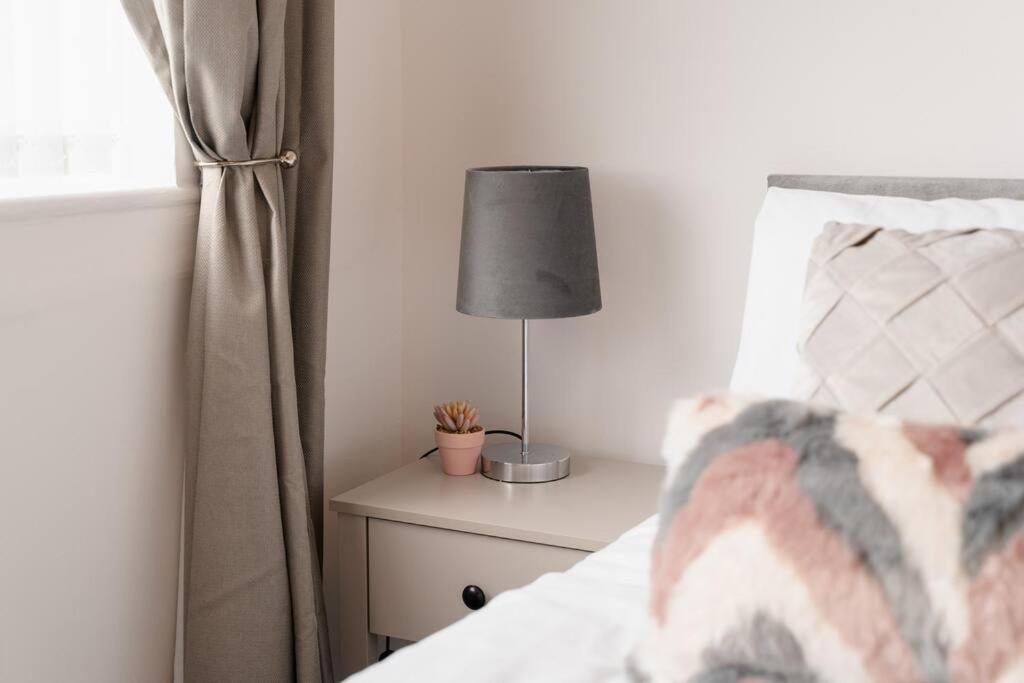 Prenton House, 3Br Close To Liverpool Birkenhead Exteriér fotografie