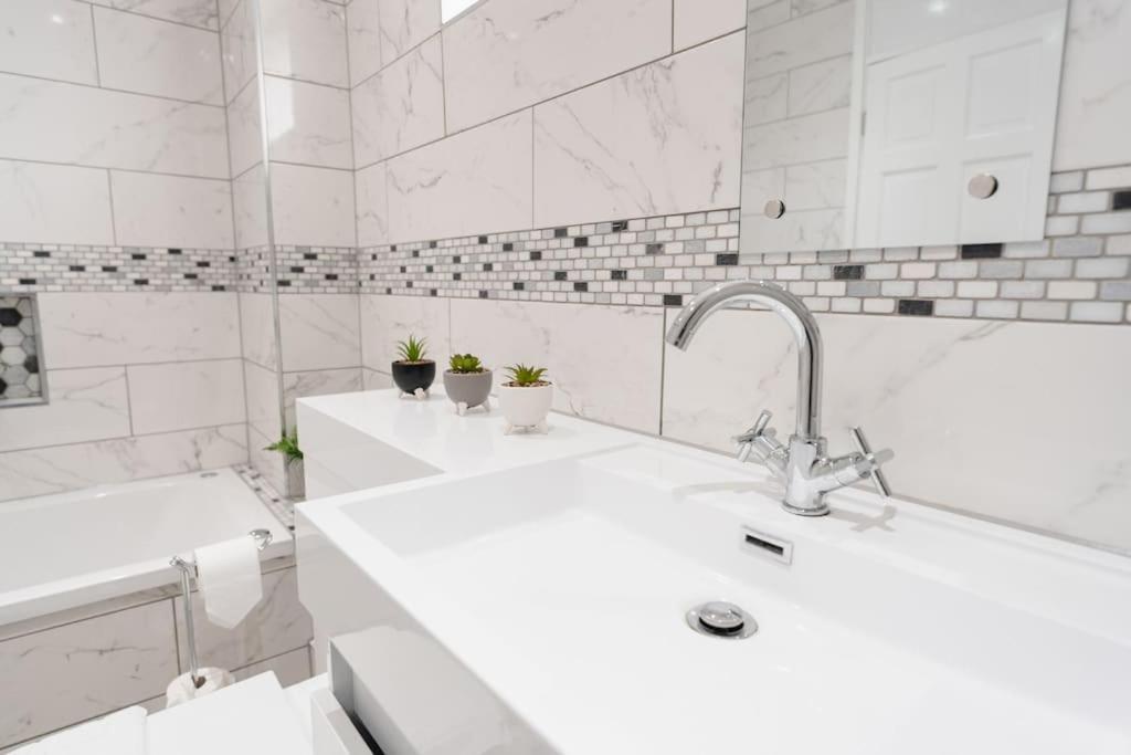 Prenton House, 3Br Close To Liverpool Birkenhead Exteriér fotografie
